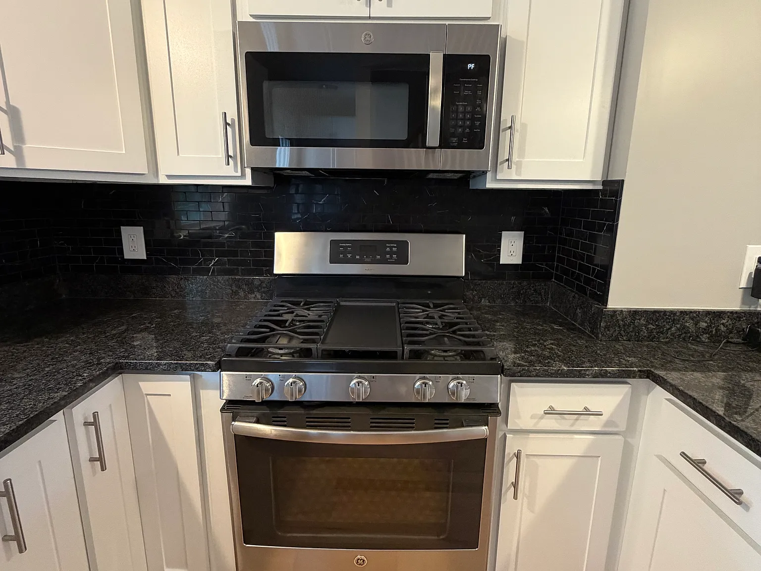 3 bed, 2200 sqft, $2,700 — Photo 4