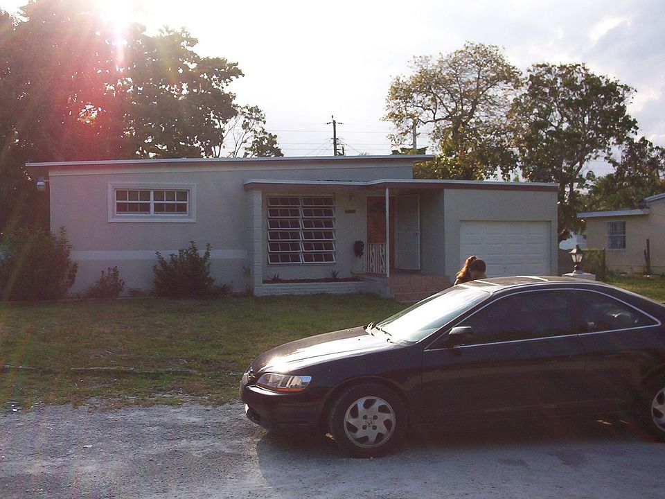 1st image of 13810 NE 16th Ct