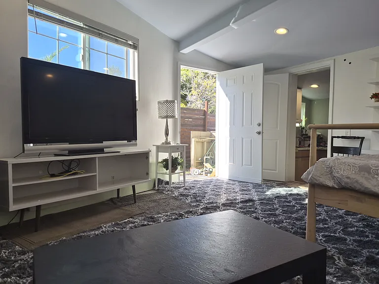 2141 Torrey Pines Rd — Photo 7