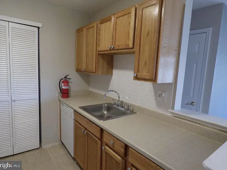 808 Britton Pl — Photo 7