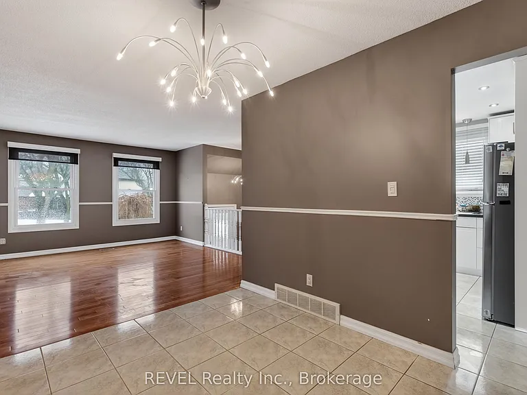 6166 Wildrose Cres #UPPER — Photo 10