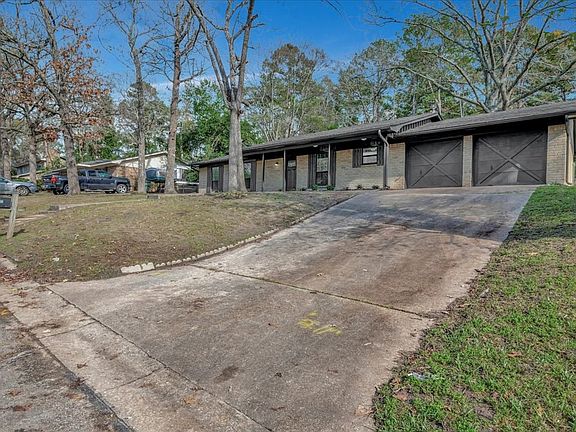 3rd image of 4006 Red Oak Dr