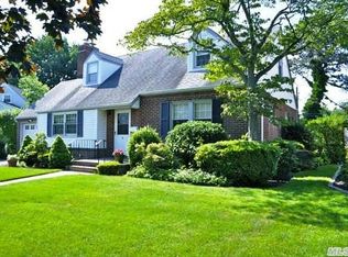 8 Intervale, Rockville Centre, NY 11570