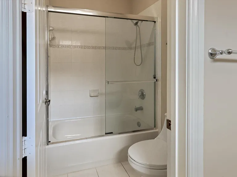 10640 NW 83rd Ct — Photo 34