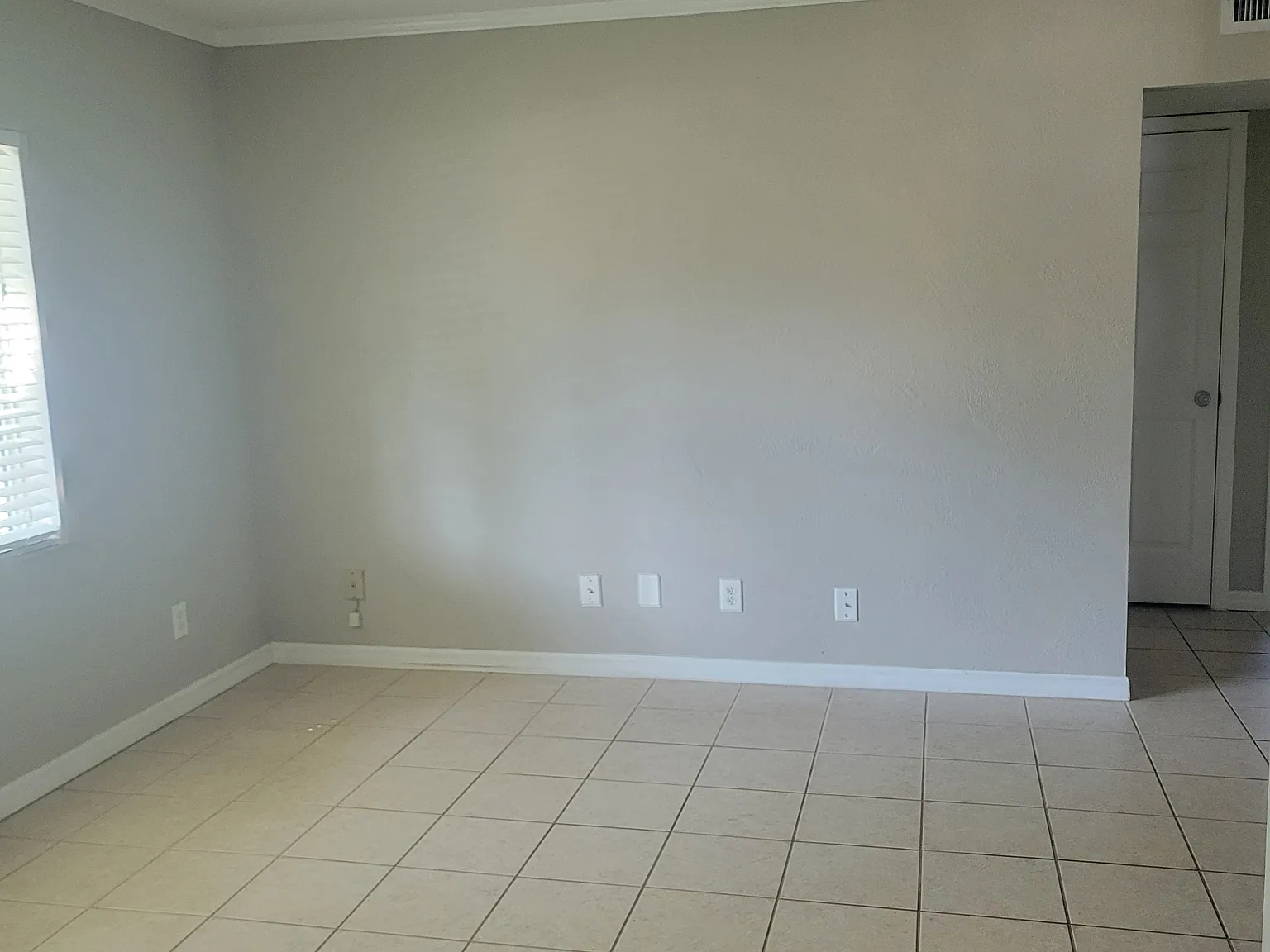 225 5th Avenue NE - 1 — Photo 3