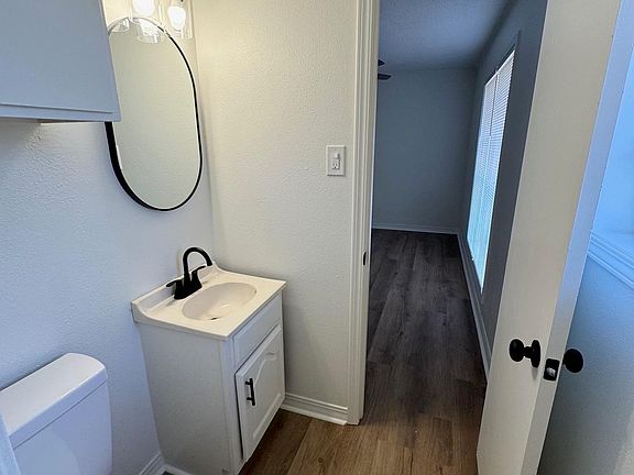 5th image of 203 E Ironwood Dr