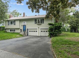 1 Granada Ter, Middletown, RI 02842