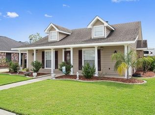2601 Woods Dr, Violet, LA 70092