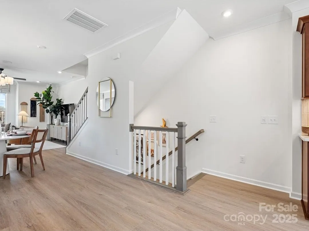 3 bed, 1763 sqft, $2,600 — Photo 4