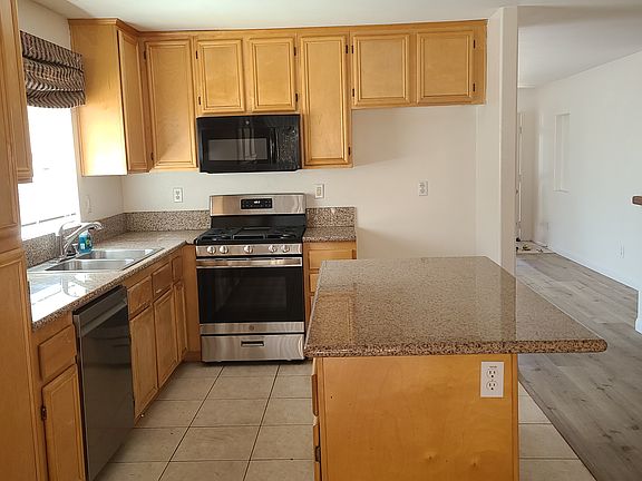 granite counter top and breakfast island