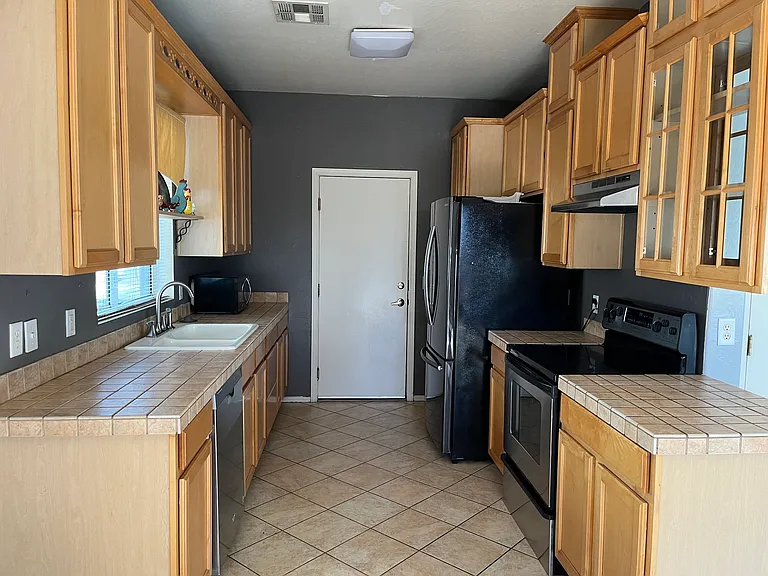 4010 W Arlington Cir — Photo 4