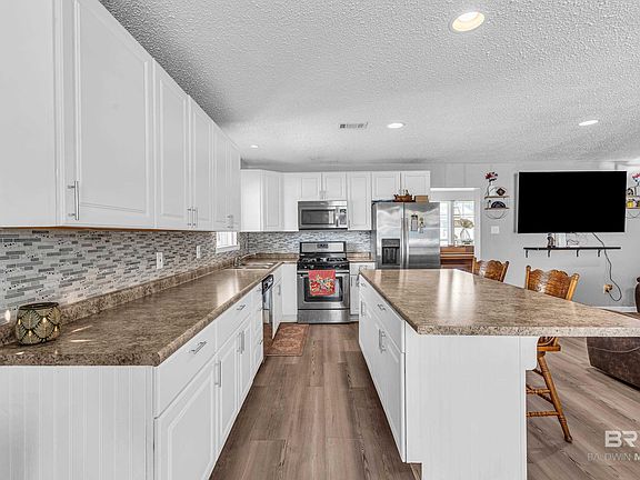 5th image of 407 E Myrtle Ave