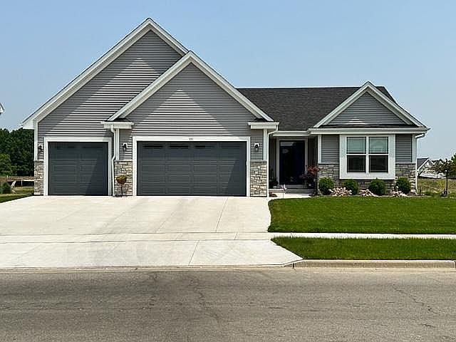 1st image of 571 Edgewater Dr