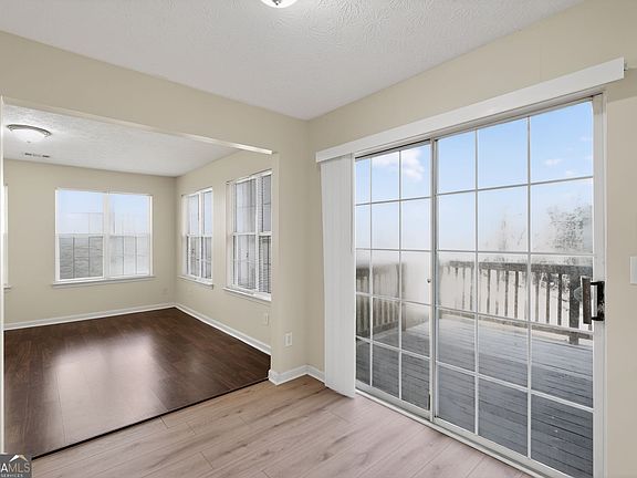 3rd image of 3921 Kenner Dr SW