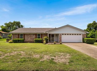 308 Dixon Dr, Hewitt, TX 76643