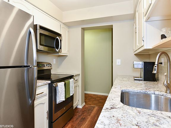 06_501KemeysAve_177_Kitchen_HiRes.jpg