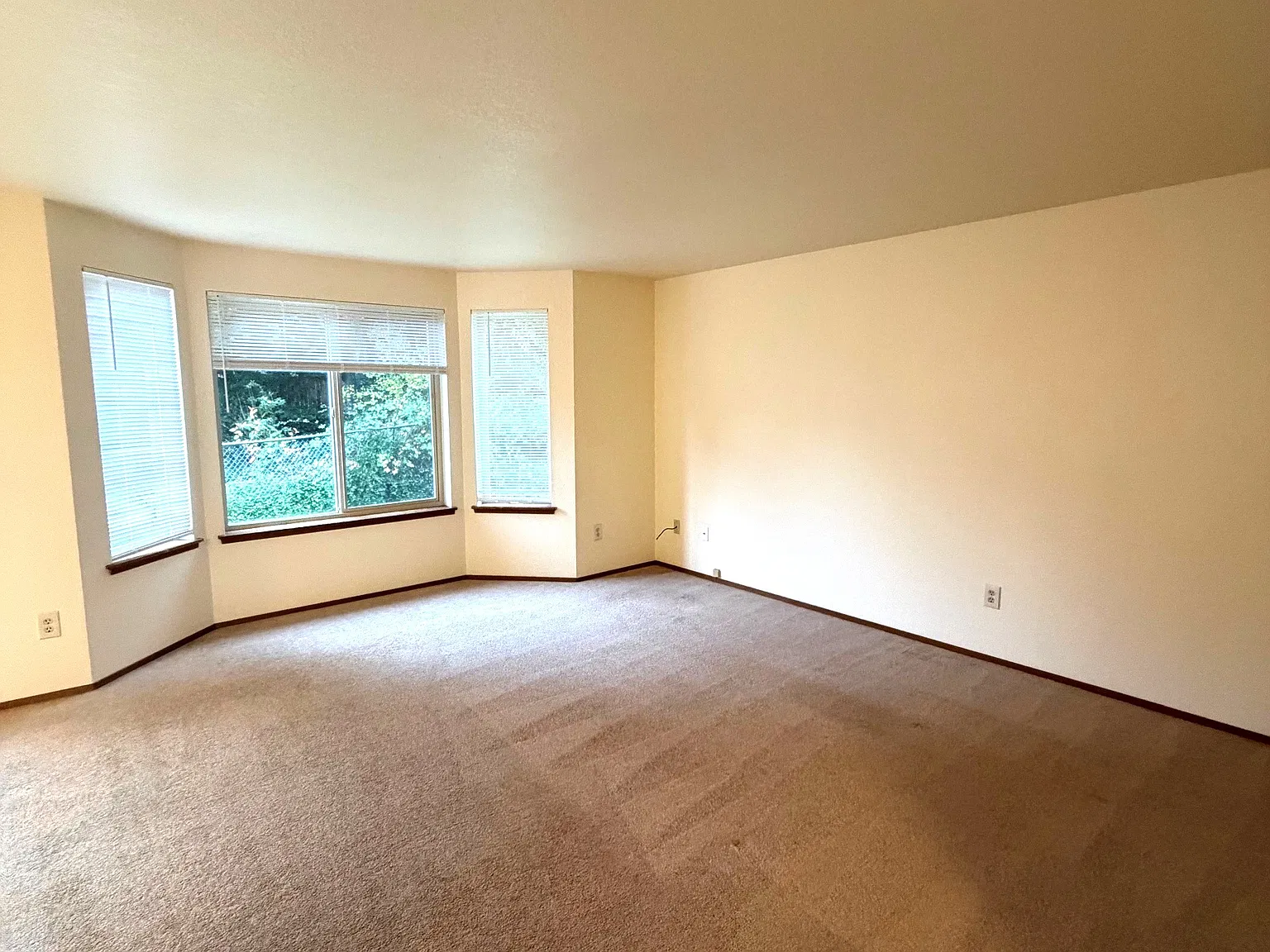3 bed, 2.5 bath, 1404 sqft, $2,550 — Photo 3