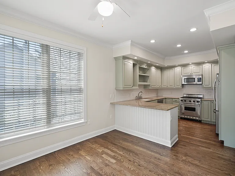 25 Decatur St #B — Photo 12