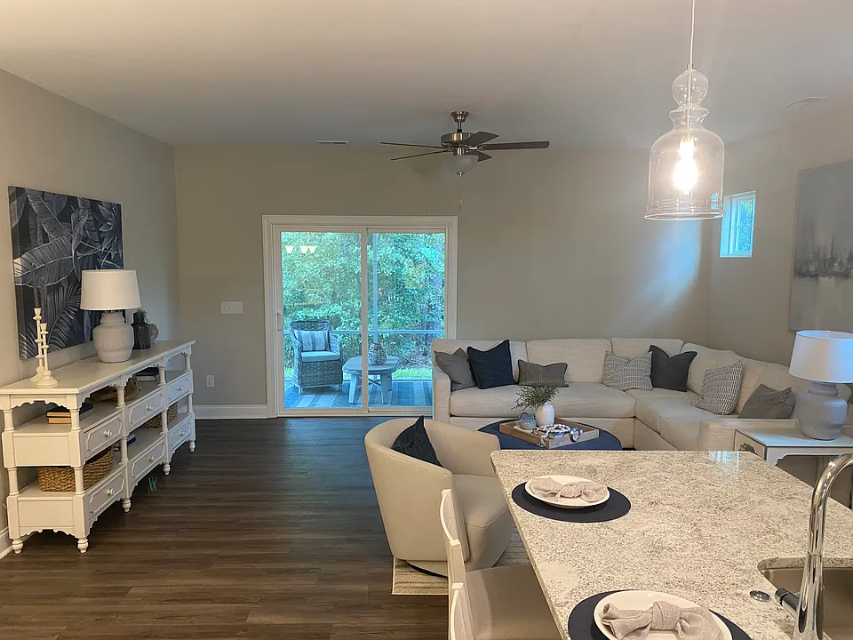 304-2 Lusterleaf Ln