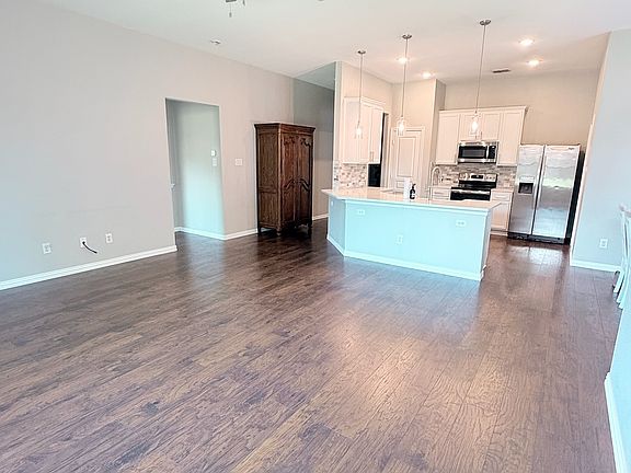 5th image of 2345 Aurora Dr