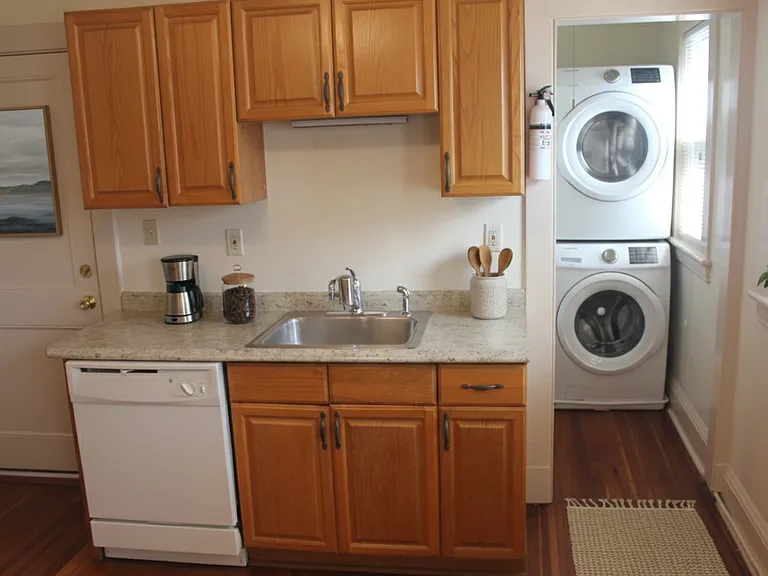 79 2nd St #2 — Photo 8