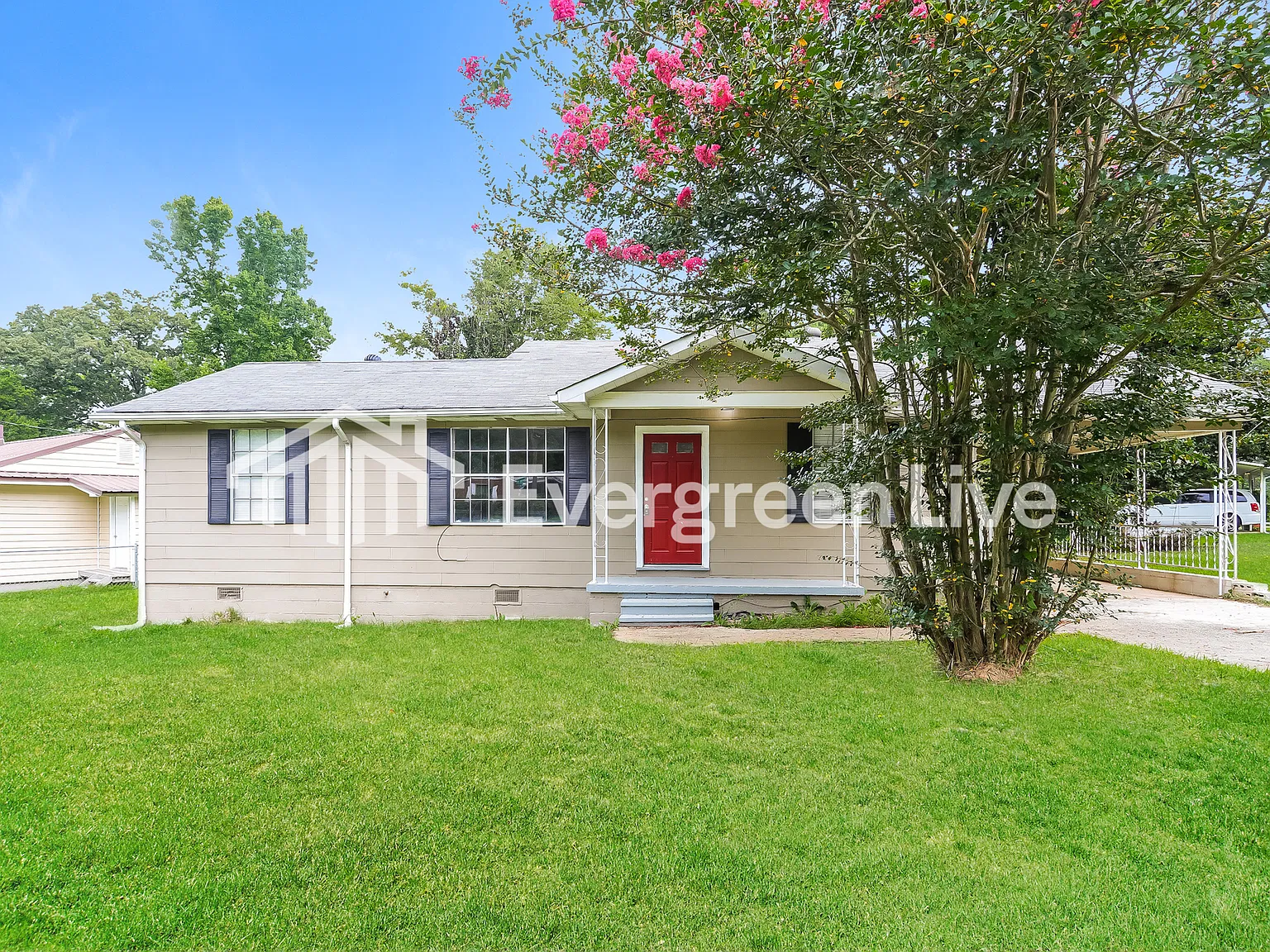 3 bed, 2.0 bath, 1242 sqft, $1,095 — Photo 1