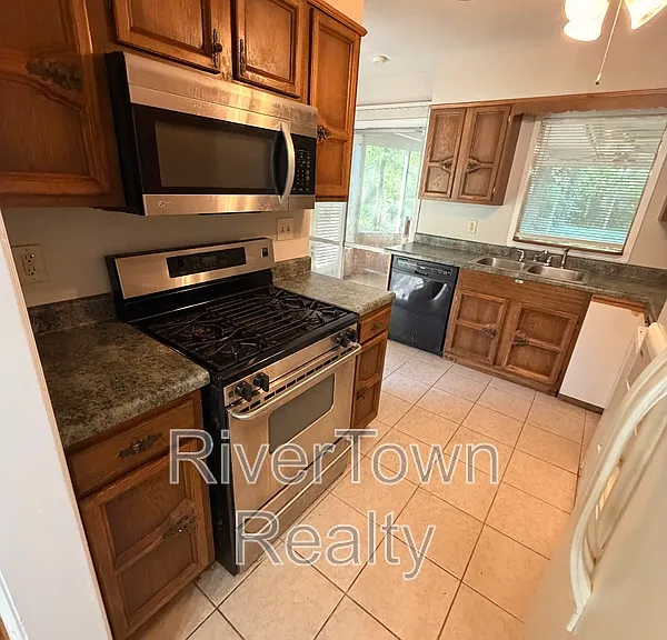 4573 Boyce Rd — Photo 13