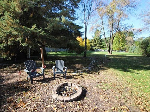 3rd image of 6833 Lakeview Dr