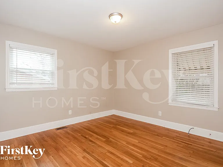 1421 Waddell St — Photo 11
