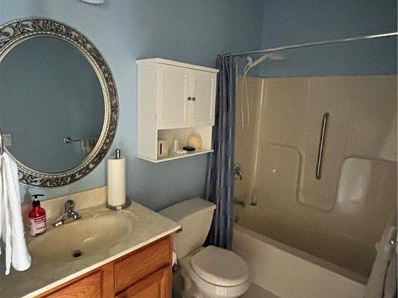 4th image of 42 Glenmoor Cir N