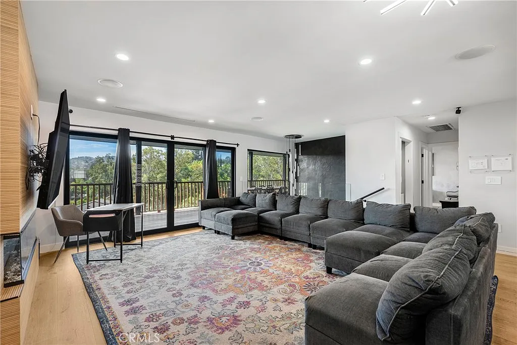 6 bed, 3802 sqft, $13,000 — Photo 4
