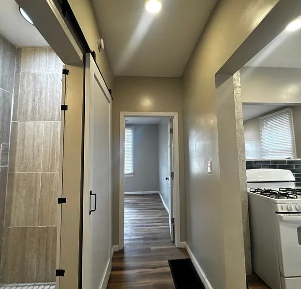 1440 E Division St — Photo 12