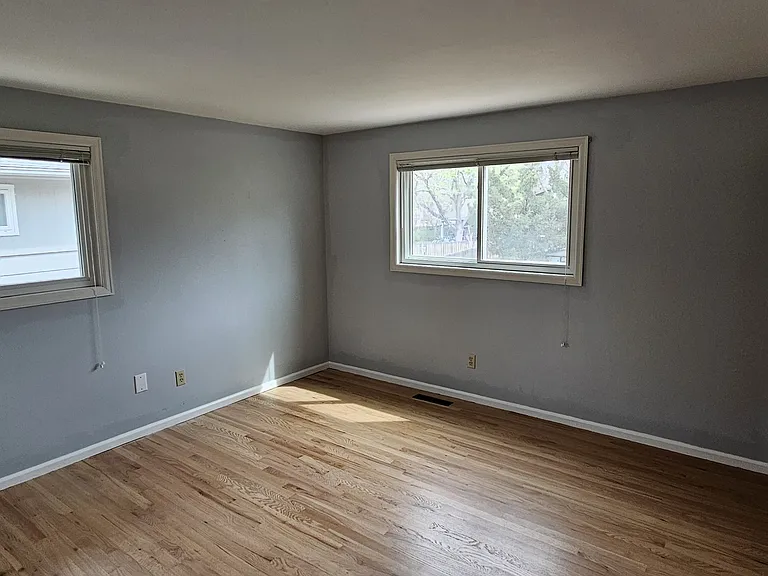 1805 S Pratt Pkwy — Photo 11