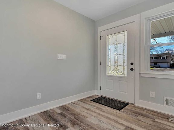 4th image of 1050 Crystal Dr