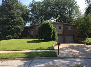 525 N 74th St, Omaha, NE 68114