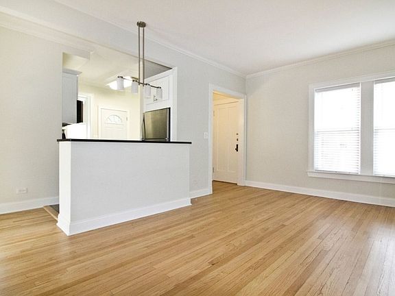 2nd image of 2109 W Eastwood Ave APT 2R