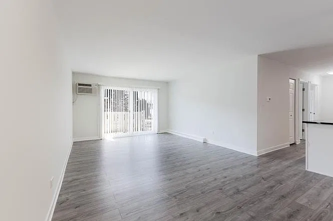 2 bed, 900 sqft, $1,975 — Photo 3