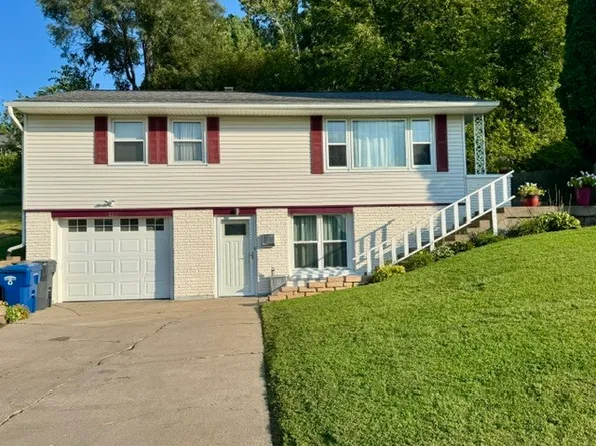 1117 Briarcliff Ln, Clinton, IA 52732