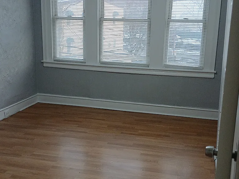 443 E Penn St — Photo 7