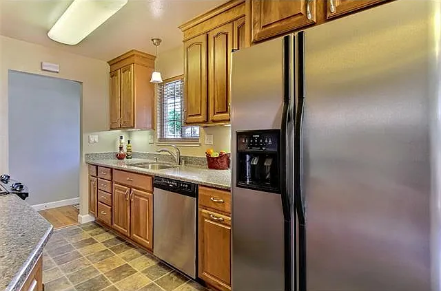 812 Coakley Dr — Photo 3