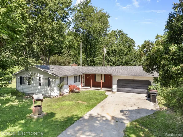 3840 Maple Rd, Lakeport, MI 48059