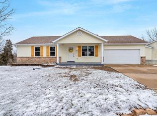 2860 Maplewood Dr, High Ridge, MO 63049