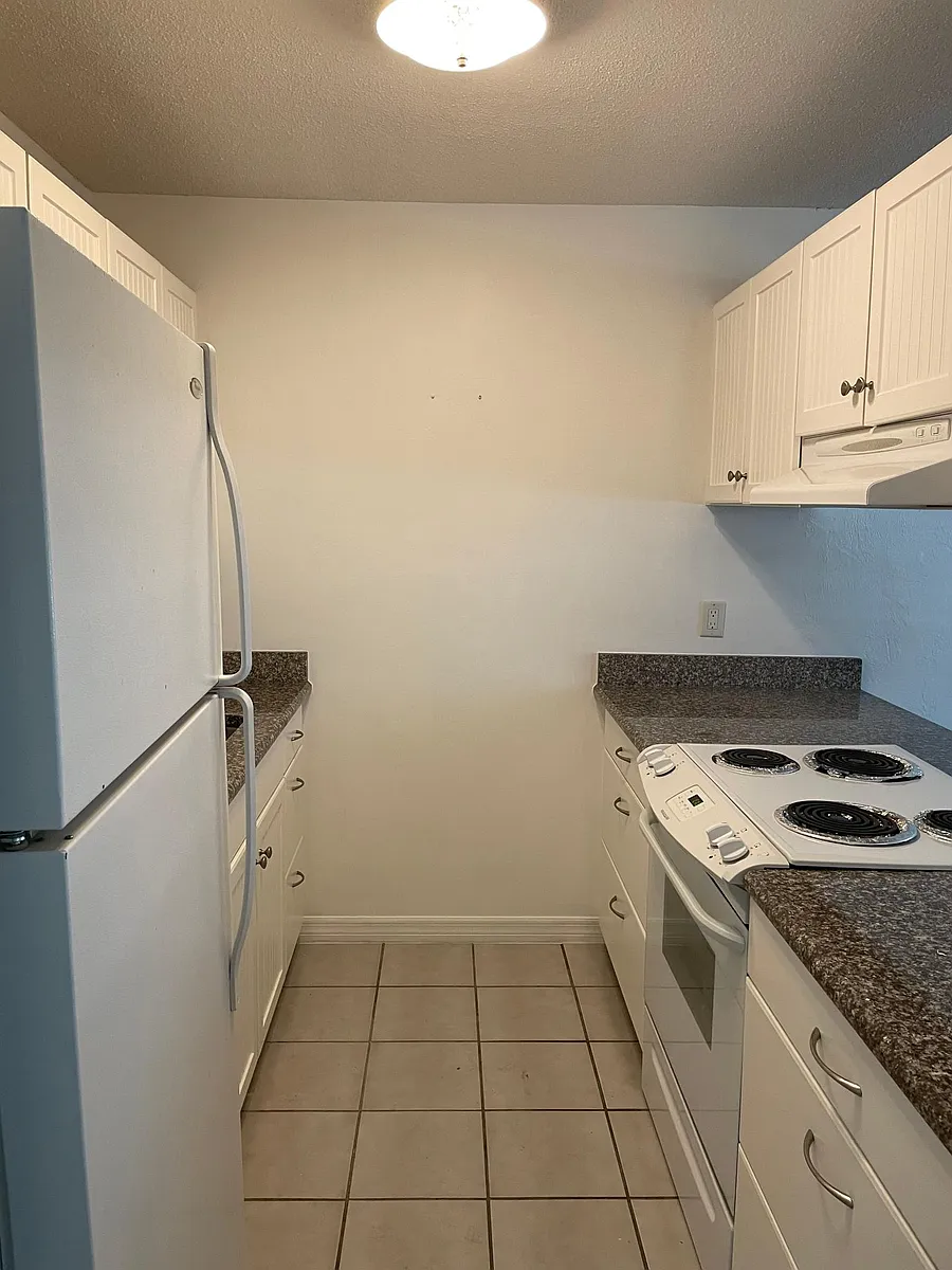 Building Photo - 402 Oakridge Blvd #4