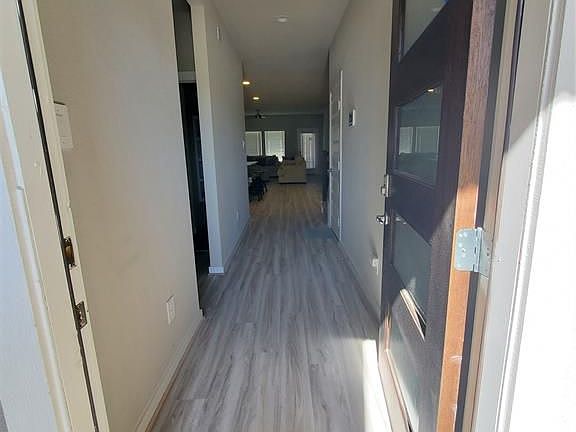 3rd image of 19018 Norbury Park Ln