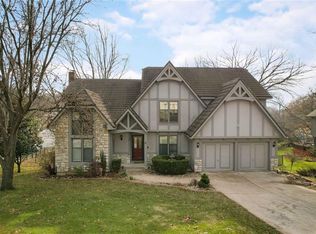 160 NE Edgewater Dr, Lees Summit, MO 64064