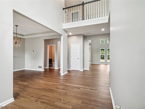 2nd image of 39289 Arlington Dr