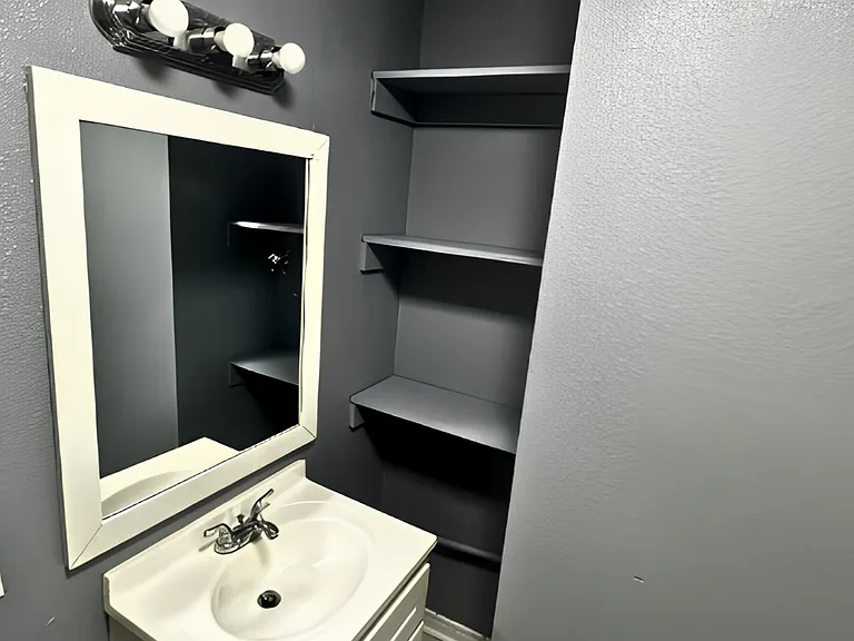 312 N Chestnut St #205 — Photo 3