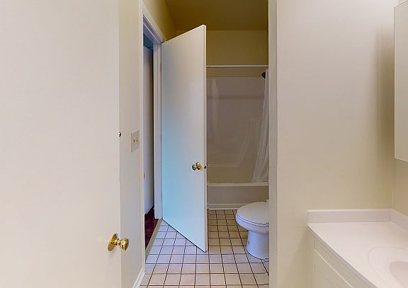 3rd image of 220 S Adams St #220