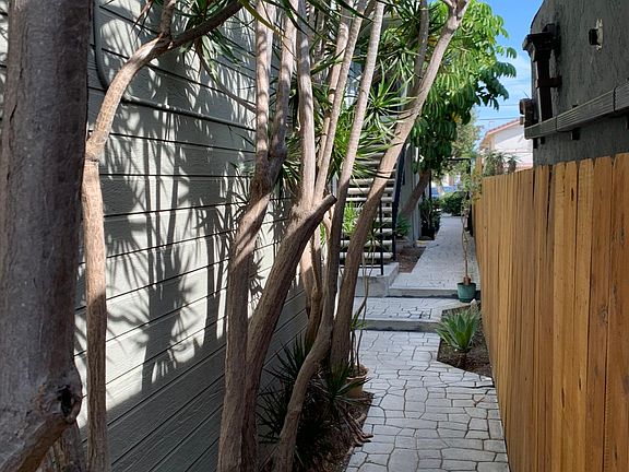 3rd image of 4565 Park Blvd