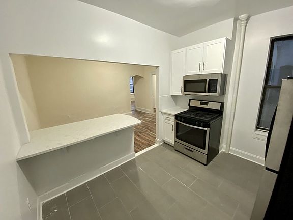 3rd image of 1158 49th Ave APT 2F